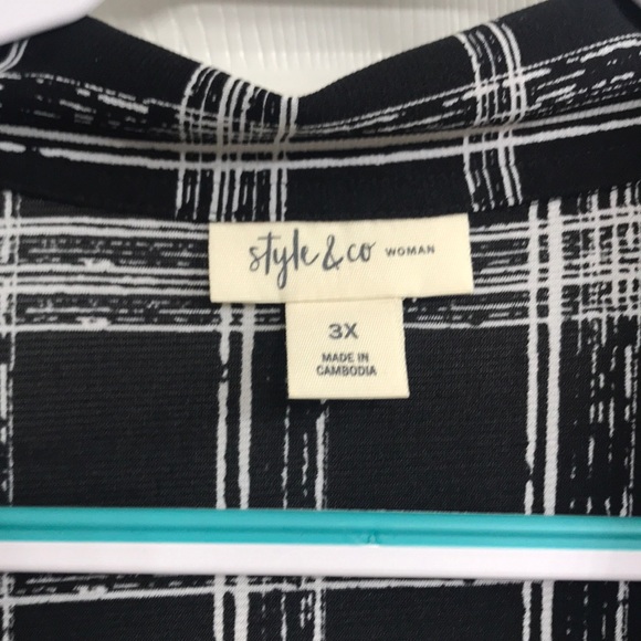 Ladies button up 3/4 length sleeve blouse. 100 % Nylon - Picture 3 of 6